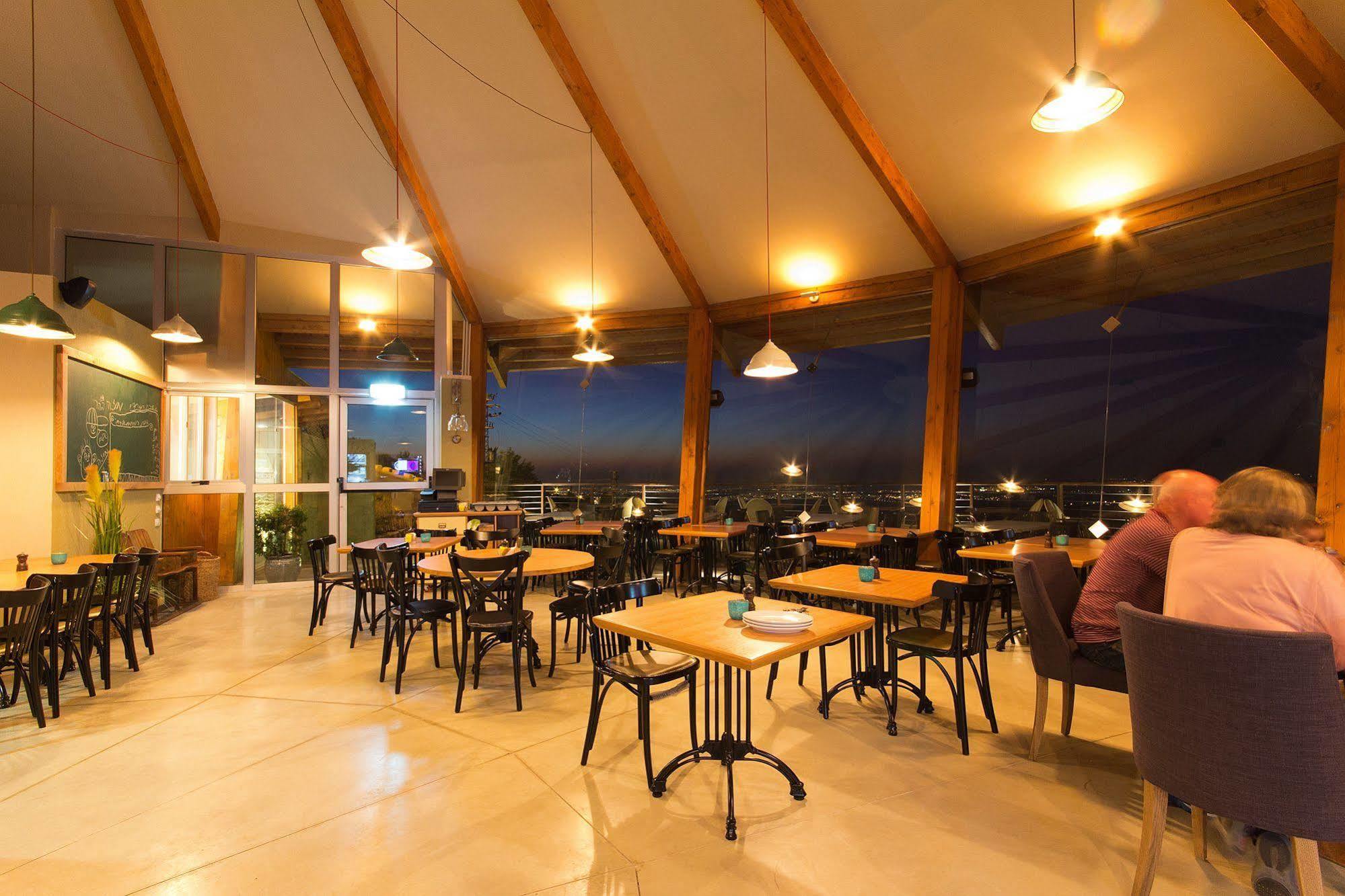 Shoresh Green Hills Family Suites Hotel エクステリア 写真