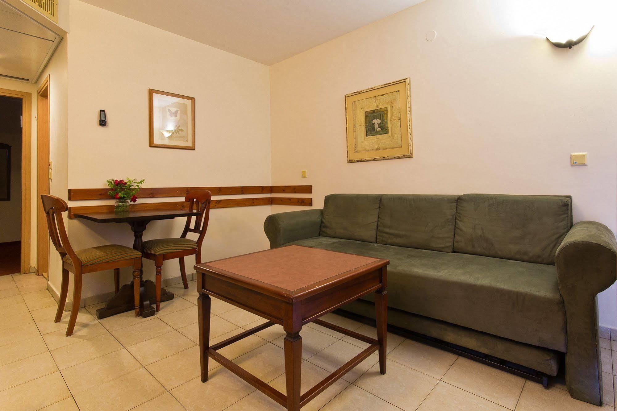 Shoresh Green Hills Family Suites Hotel エクステリア 写真