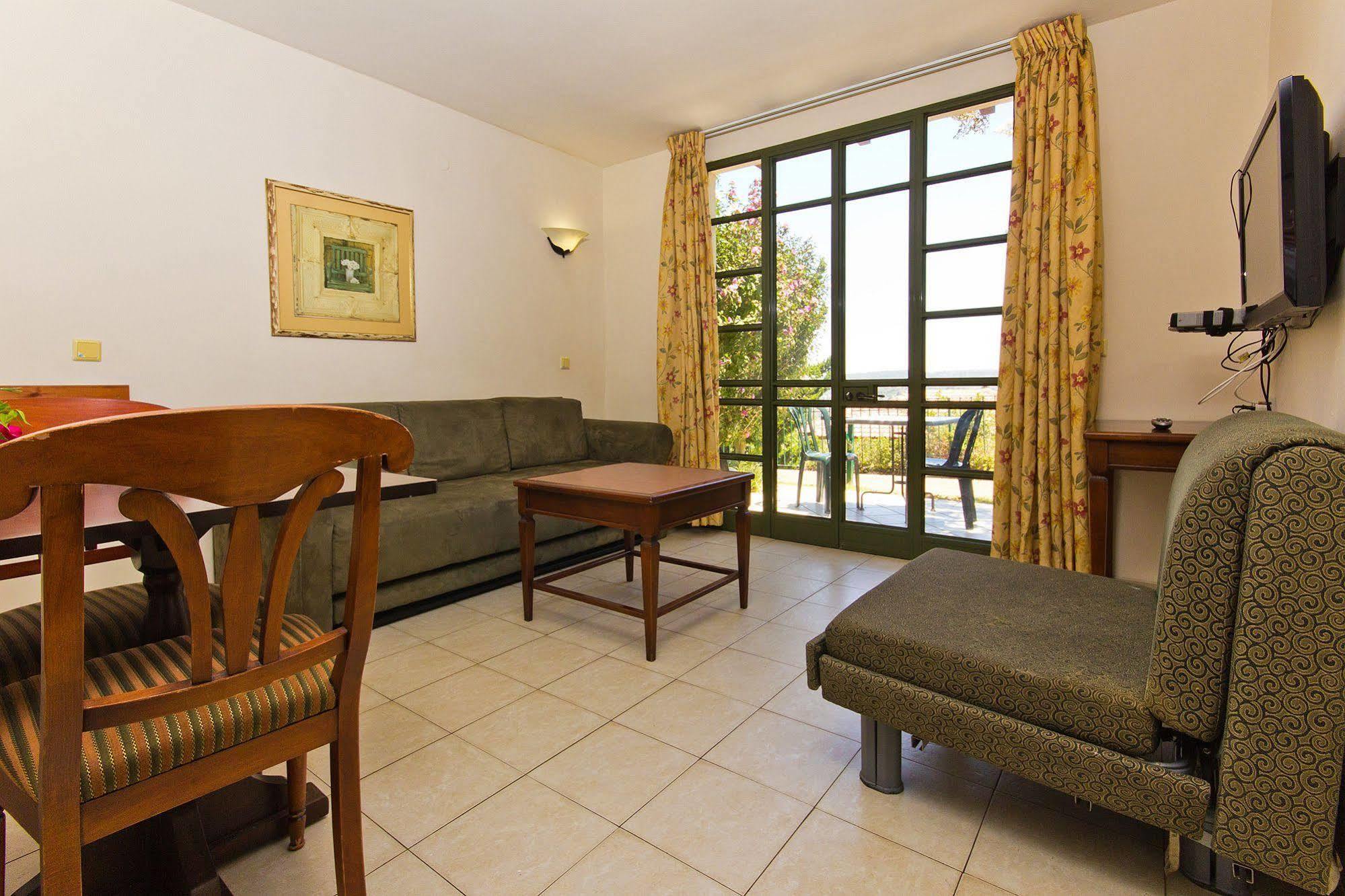 Shoresh Green Hills Family Suites Hotel エクステリア 写真